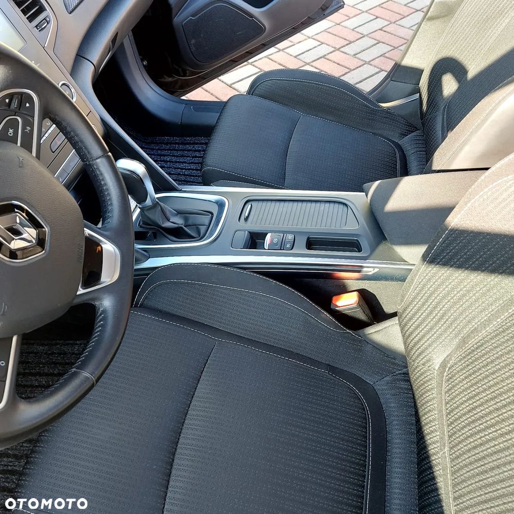 Renault Megane ENERGY TCe 140 EDC LIMITED - 9