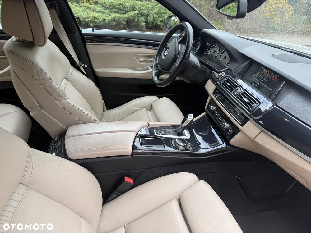 BMW Seria 5 525d xDrive Luxury Line - 11