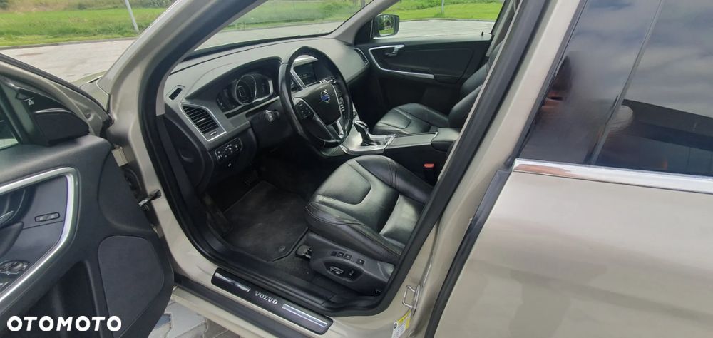 Volvo XC 60 T5 AWD Geartronic Momentum - 23