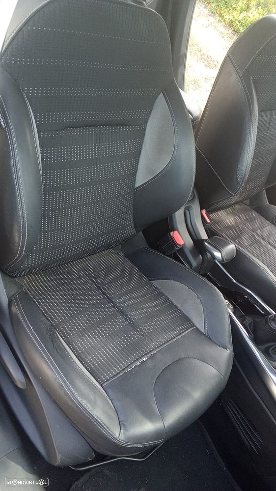 Peugeot 2008 1.6 e-HDi Allure - 16