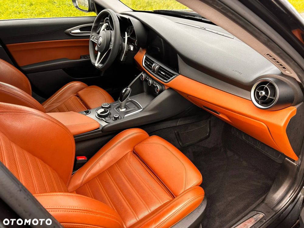 Alfa Romeo Giulia 2.2 D Turbo Veloce Q4 - 12