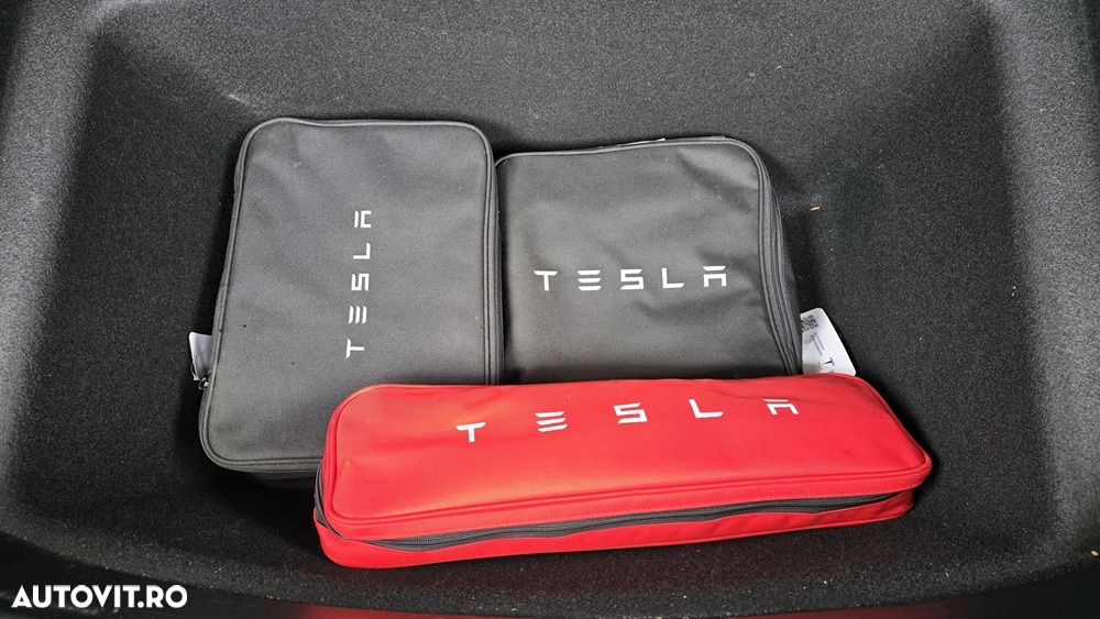 Tesla Model 3 - 7