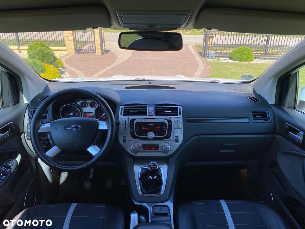 Ford Kuga 2.0 TDCi 4x4 Titanium - 28