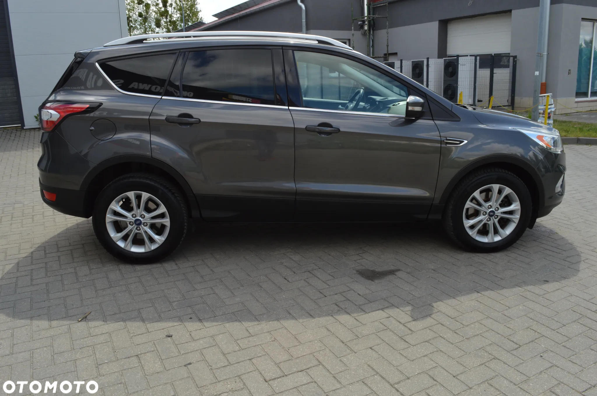 Ford Kuga 2.0 TDCi 2x4 Titanium - 8