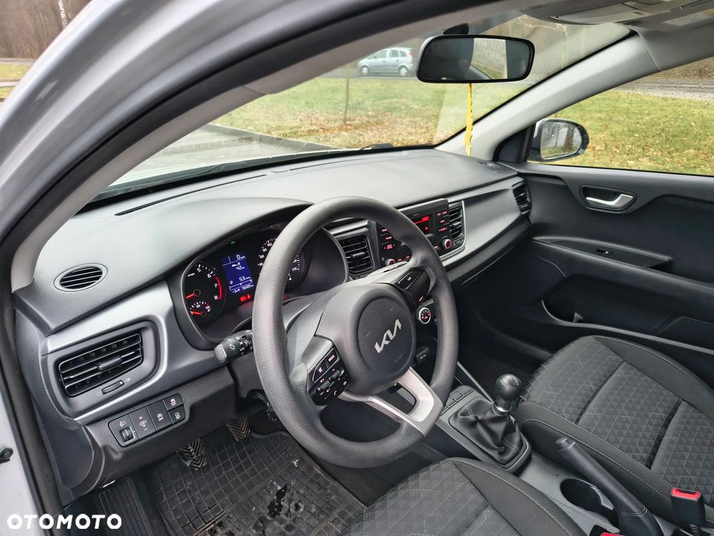 Kia Rio 1.2 L - 5