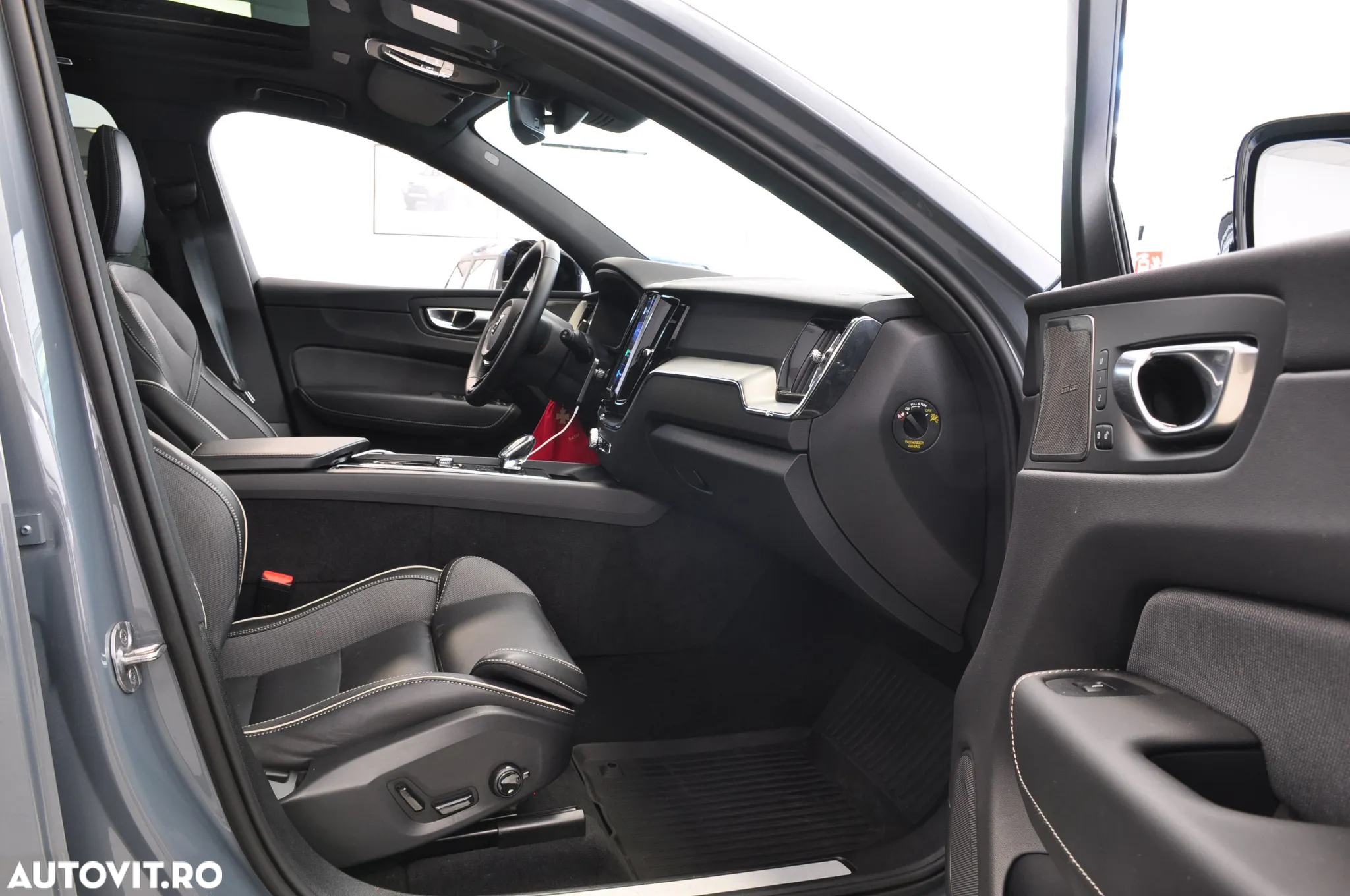Volvo XC 60 T6 AWD Plug-in Hybrid Plus Bright - 9