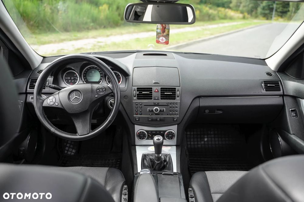 Mercedes-Benz Klasa C 200 CGI BlueEff Elegance - 7