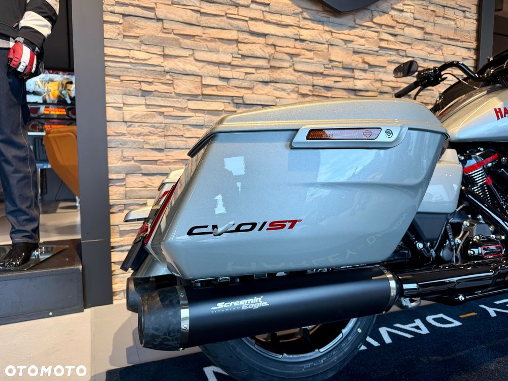 Harley-Davidson Touring Road Glide - 13