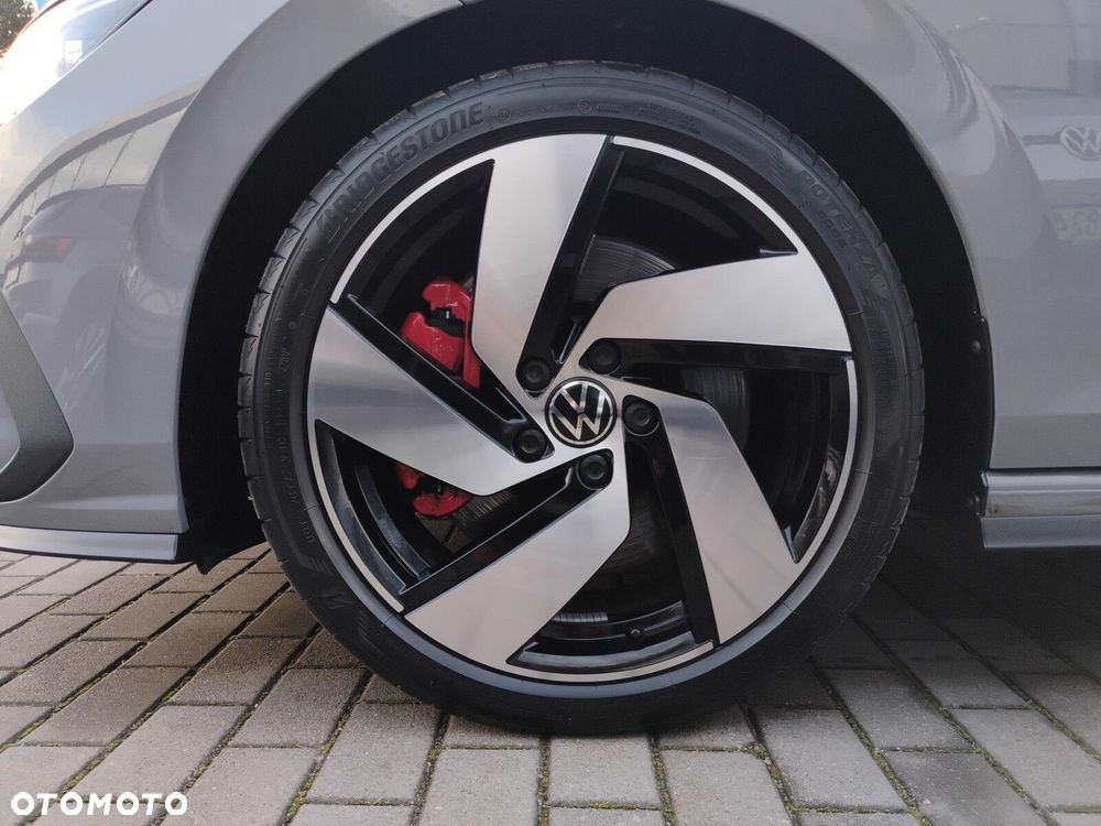 Volkswagen Golf - 10