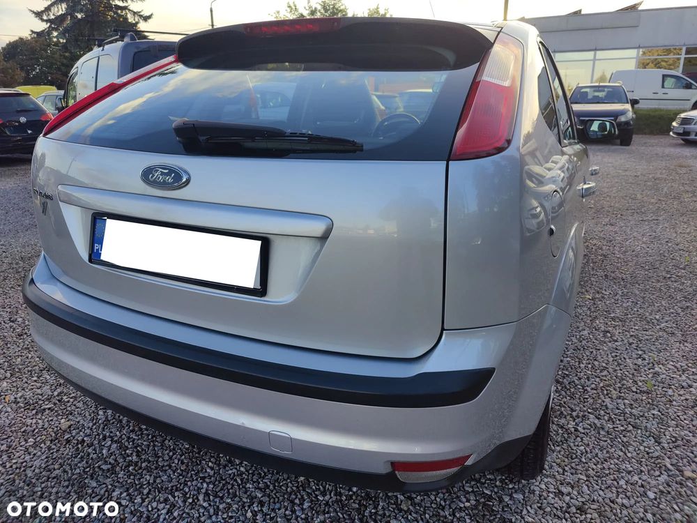 Ford Focus 1.6 Ghia - 24