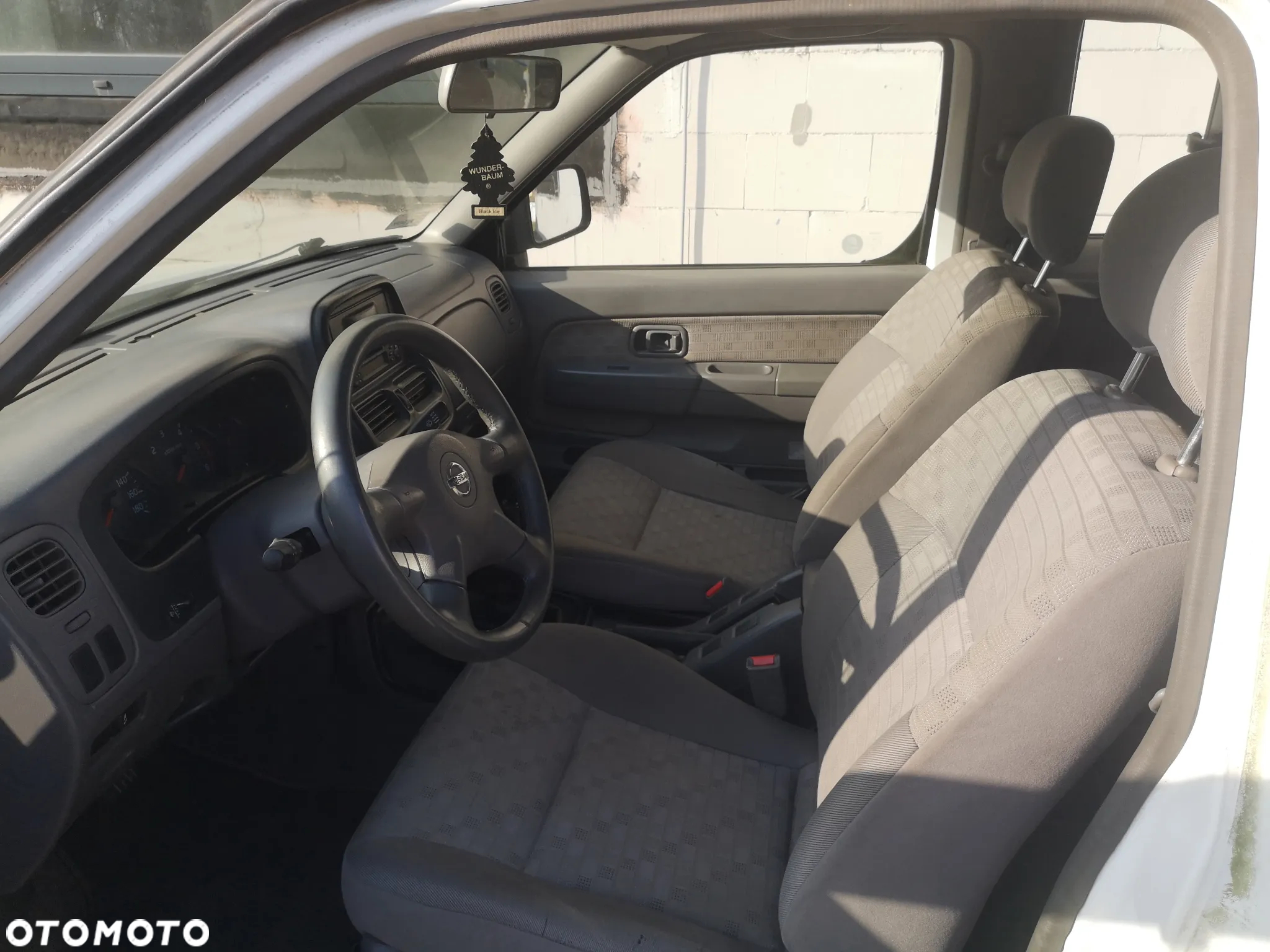 Nissan Pickup - 10