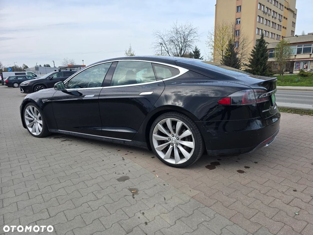 Tesla Model S - 6