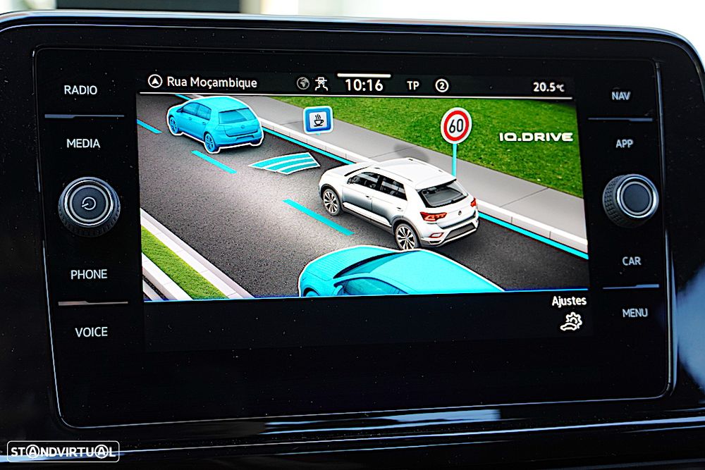 VW T-Roc 2.0 TDI R-Line DSG - 39