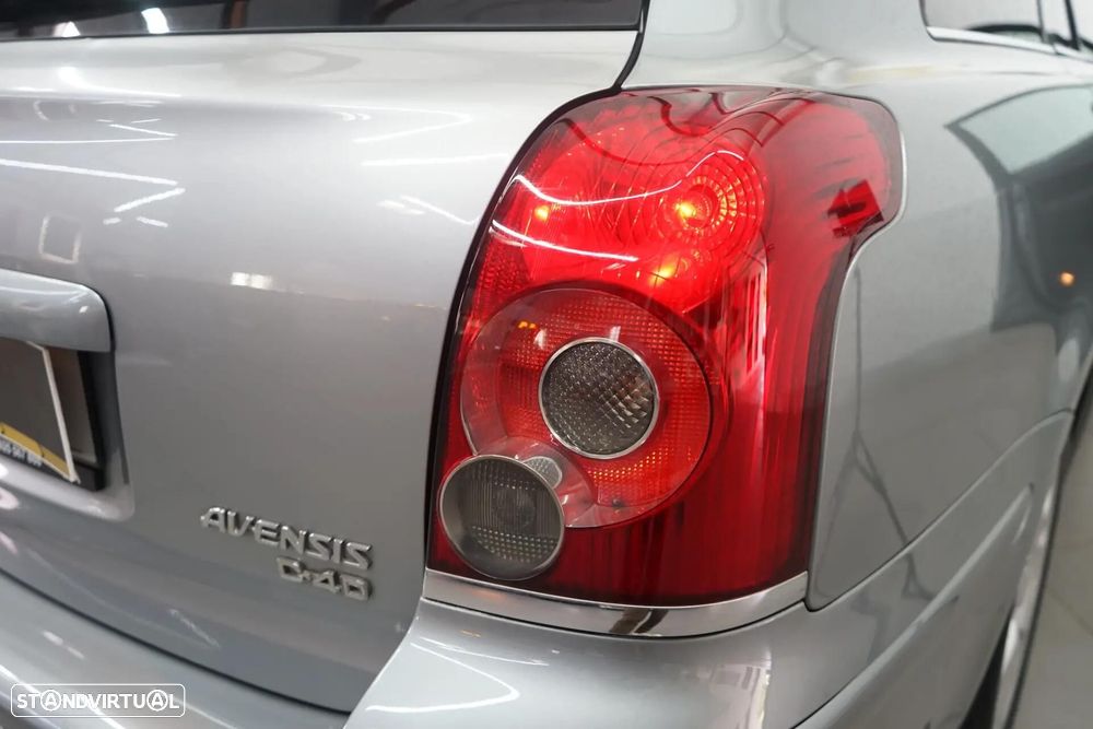 Toyota Avensis SW 2.0 D-4D Exclusive - 7