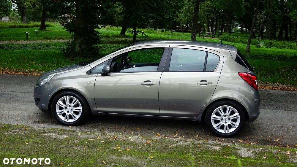 Opel Corsa 1.2 16V Cosmo - 28