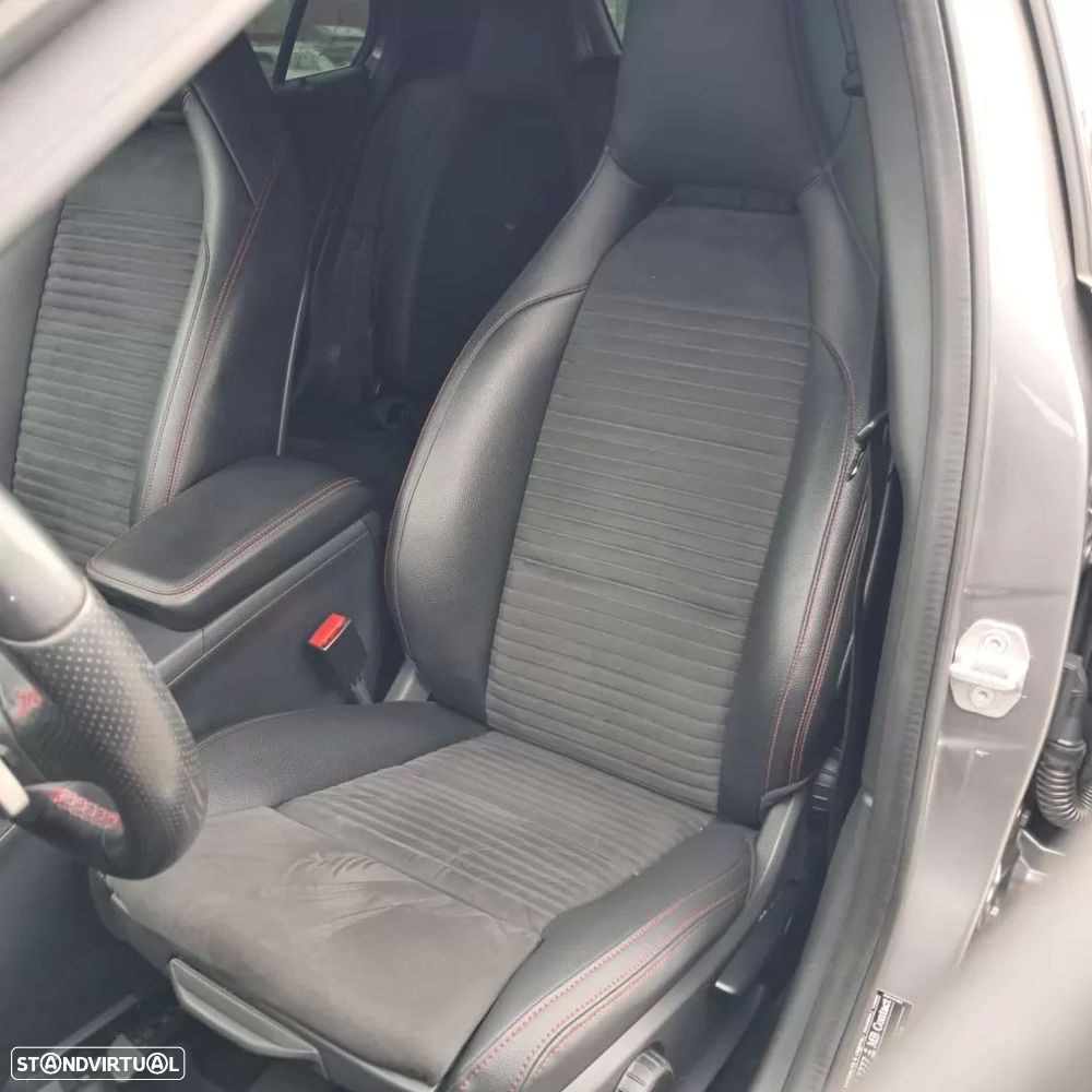 Mercedes-Benz GLA 200 d AMG Line - 15