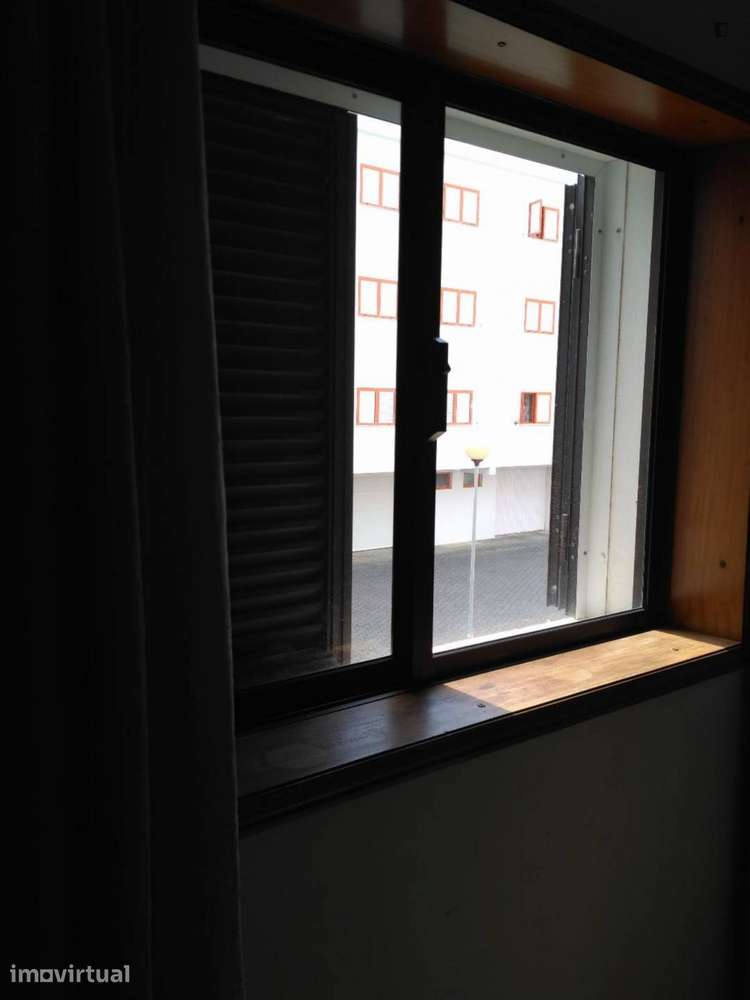 Quarto - localizado em Aveiro - Grande imagem: 4/15