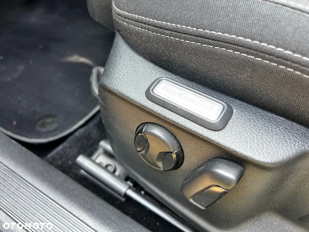 Volkswagen Passat - 14