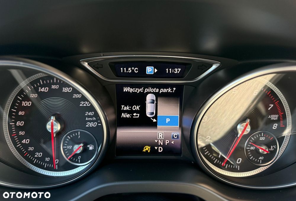 Mercedes-Benz CLA 220 4-Matic AMG Line - 13