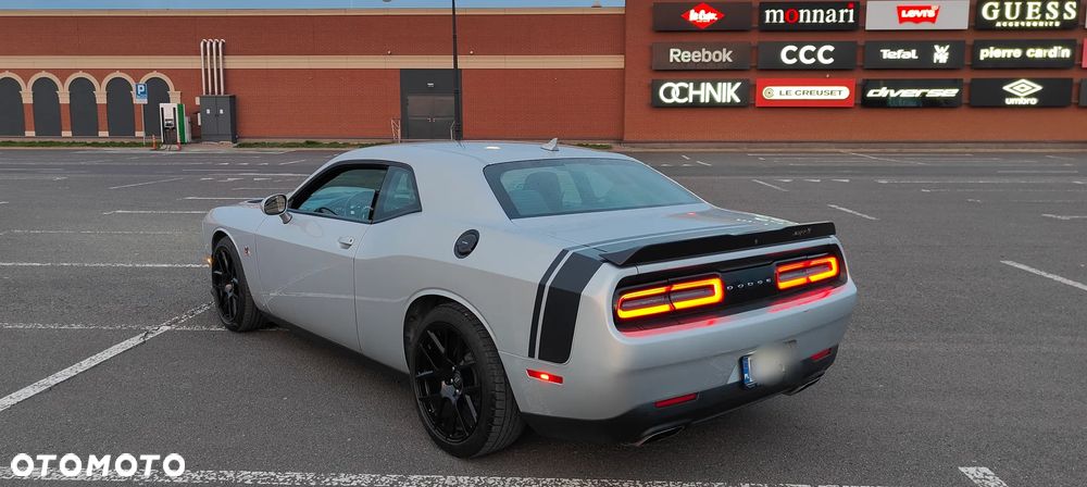 Dodge Challenger - 36