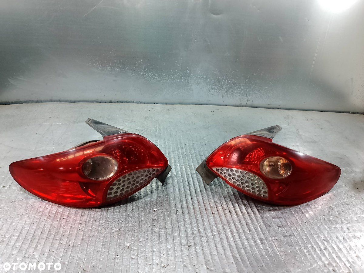 LAMPY TYŁ KOMPLET PEUGEOT 206 PLUS 11-8058B 11-8057R HATCHBACK - 1