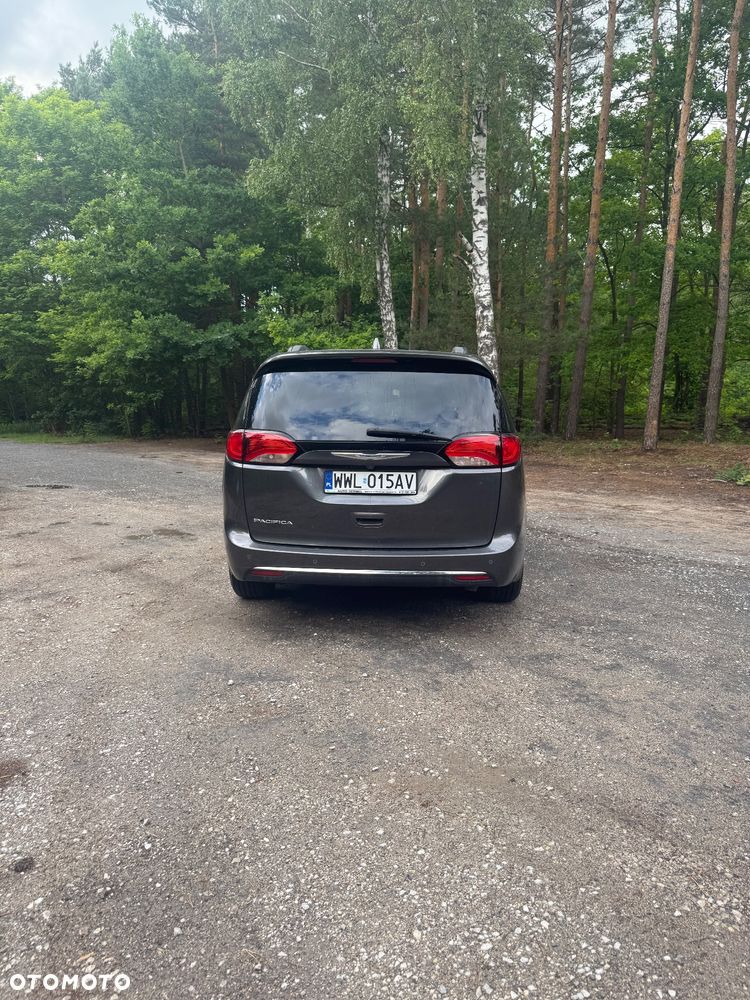 Chrysler Pacifica - 5