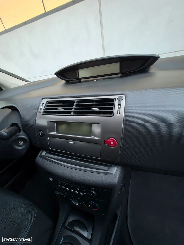 Citroën C4 1.6 HDi VTR - 19