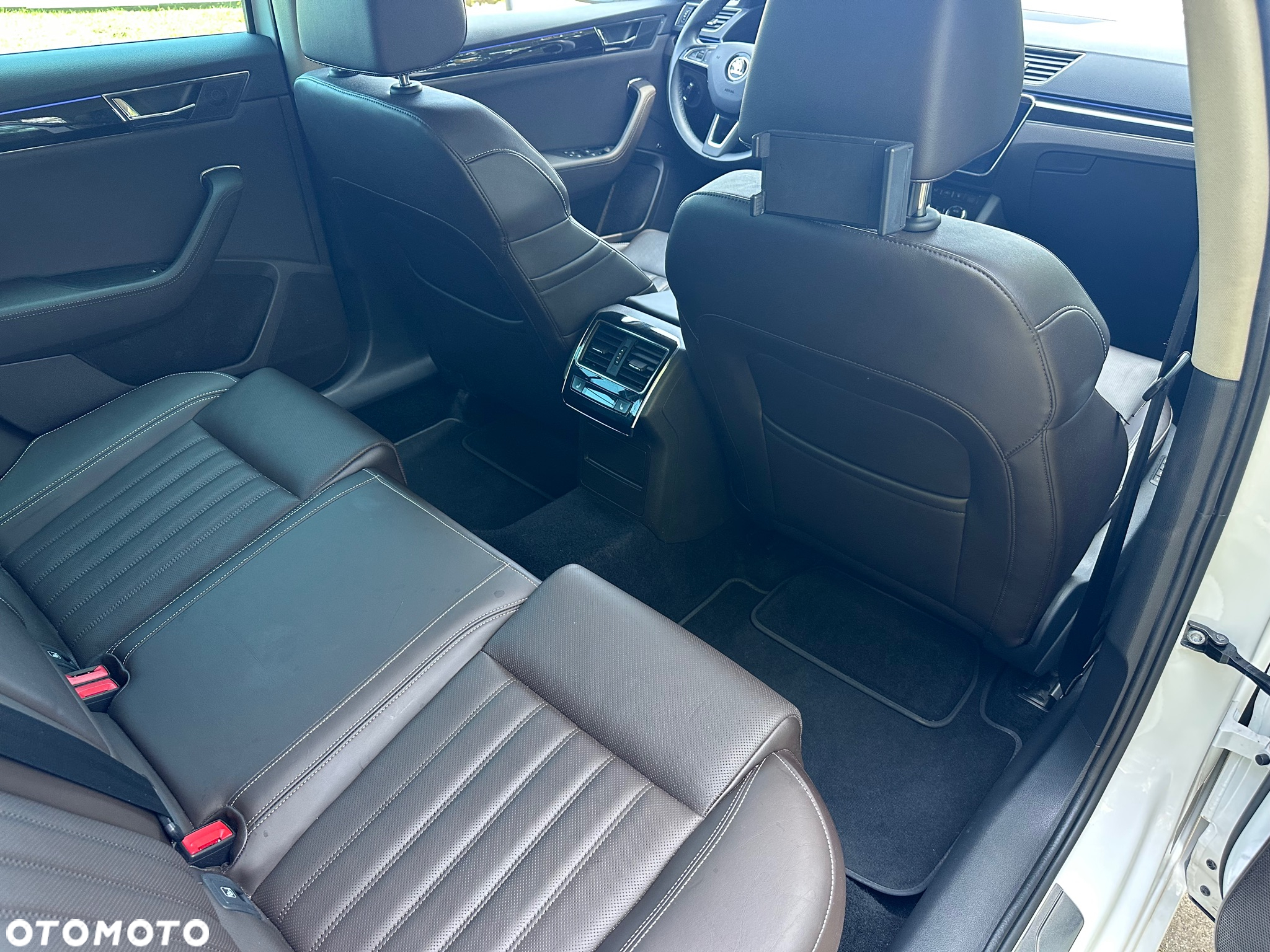 Skoda Superb 2.0 TDI L&K DSG - 22