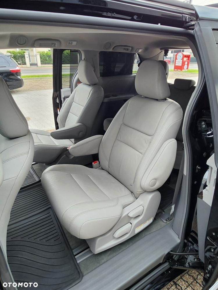 Toyota Sienna 3.5 V6 XLE AWD - 3