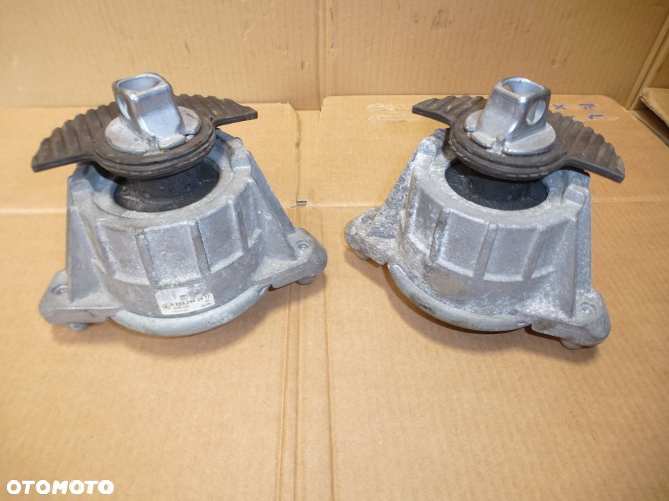 MERCEDES  W212 W218 PODUSZKA SILNIKA 2122403917 - 1