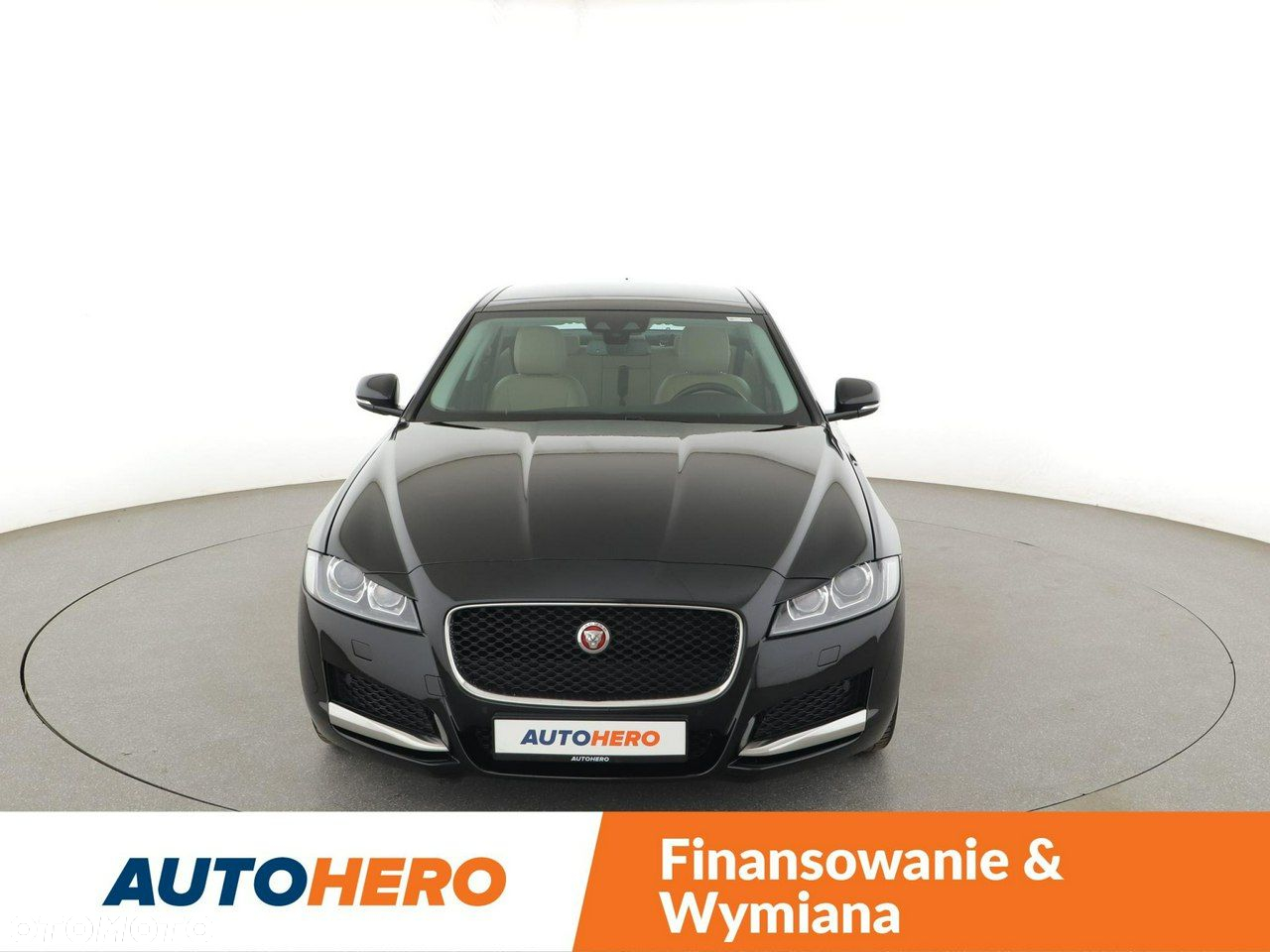 Jaguar XF 20d Portfolio - 11