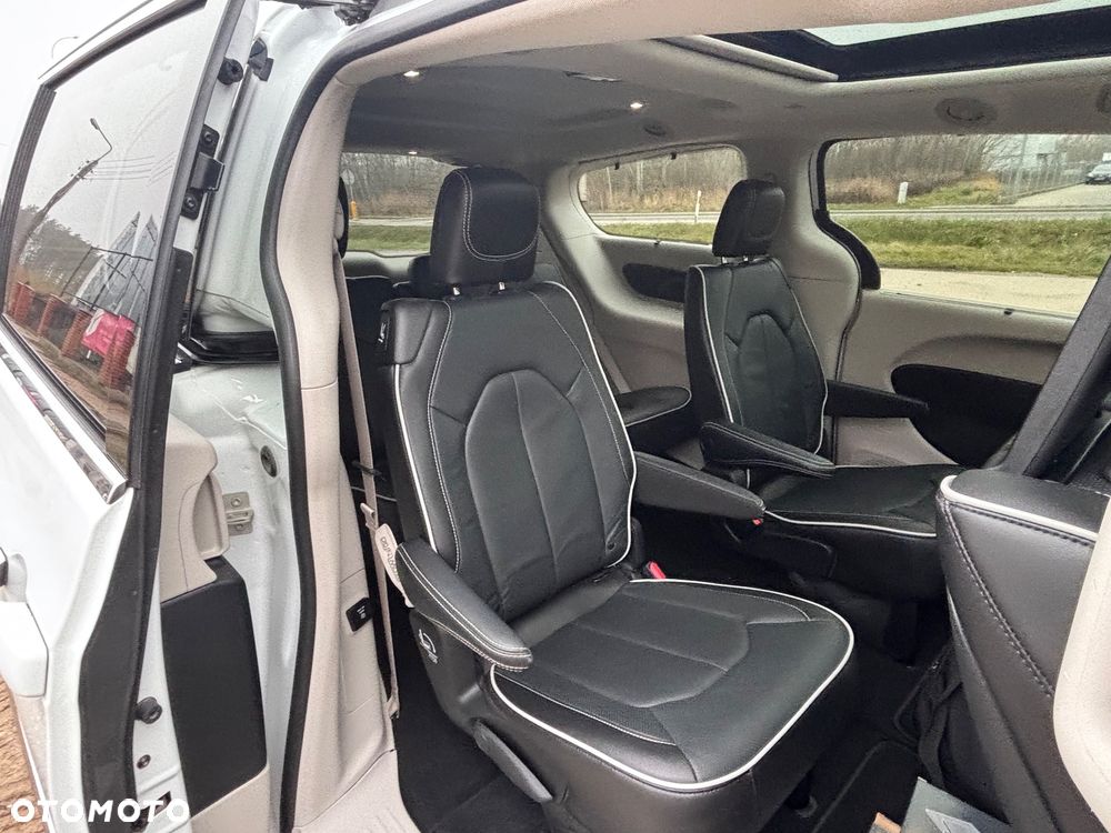 Chrysler Pacifica - 20