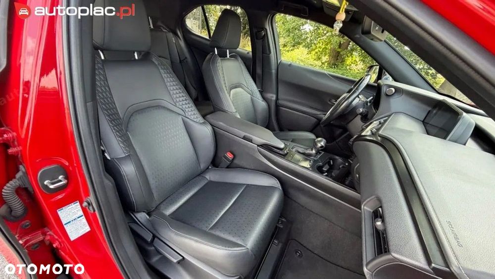 Lexus UX - 38