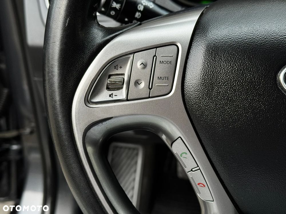 Hyundai ix35 1.7 CRDi 2WD blue Finale Gold - 16