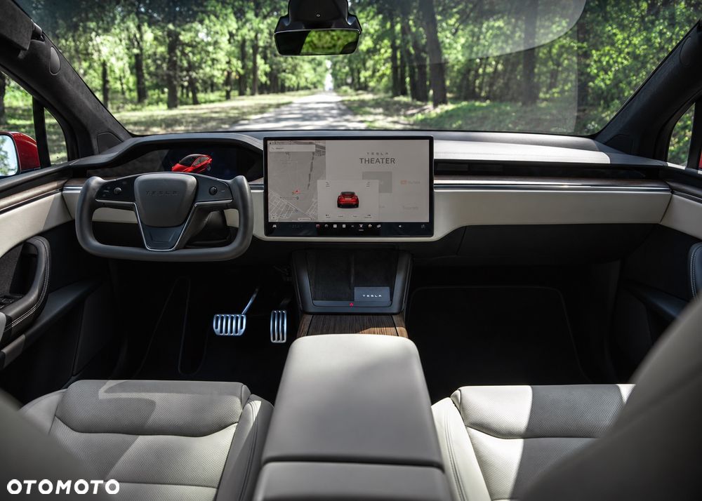 Tesla Model X - 16