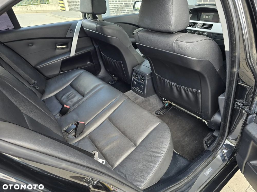 BMW Seria 5 525i - 24