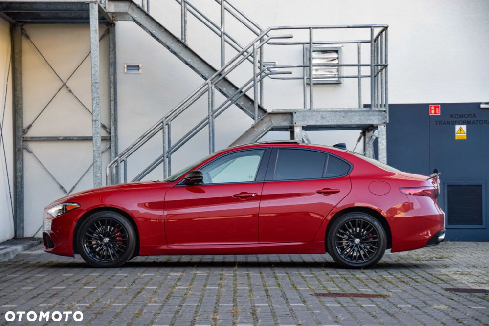 Alfa Romeo Giulia 2.0 Turbo 16V AT8-Q4 Ti - 8