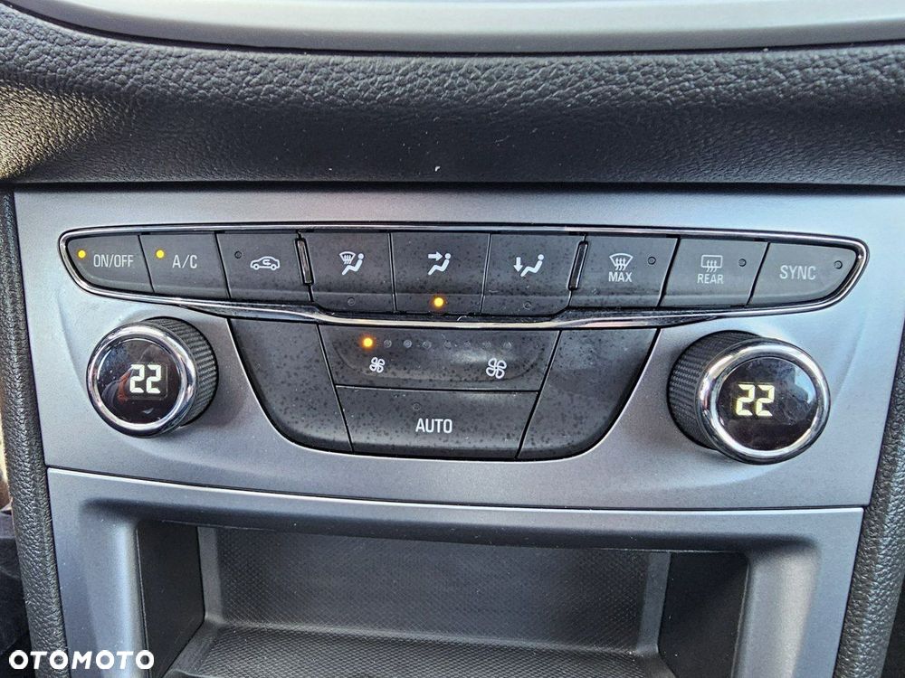 Opel Astra 1.4 T Enjoy S&S - 23