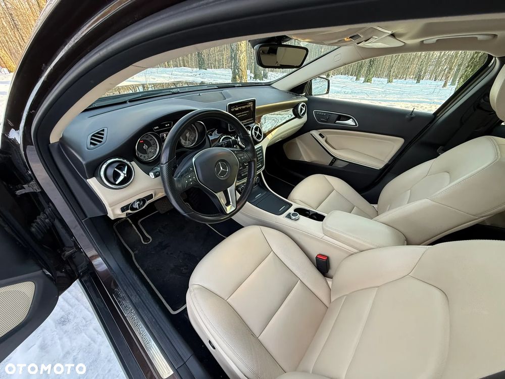 Mercedes-Benz GLA 250 7G-DCT SCORE - 7