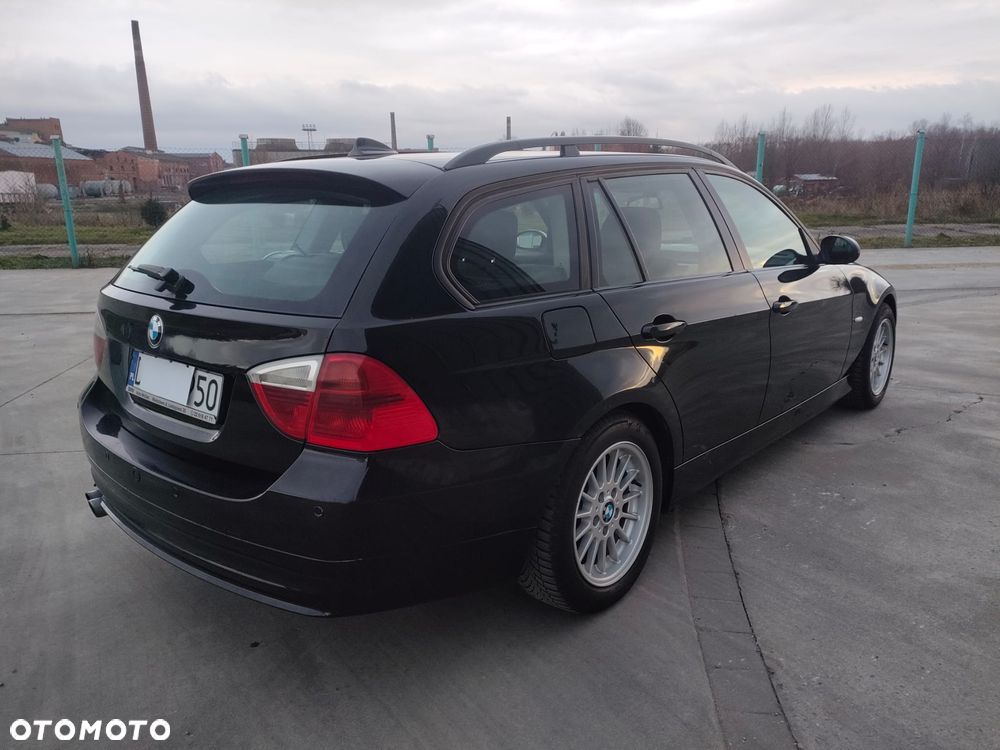 BMW Seria 3 318d - 4