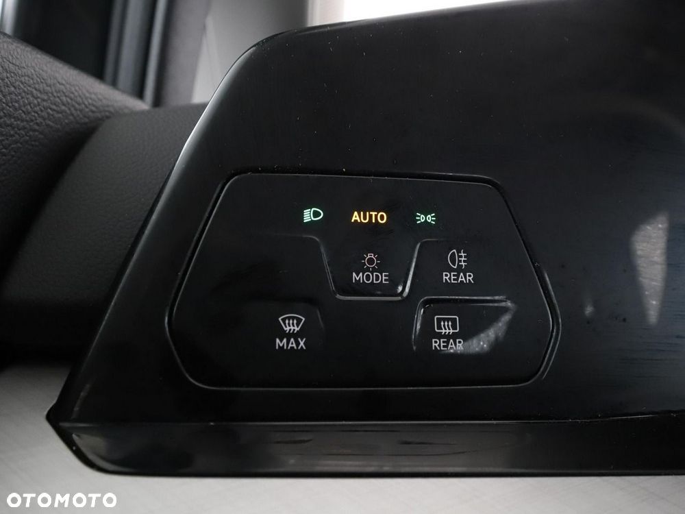 Volkswagen Golf Variant 2.0 TDI SCR DSG Life - 29