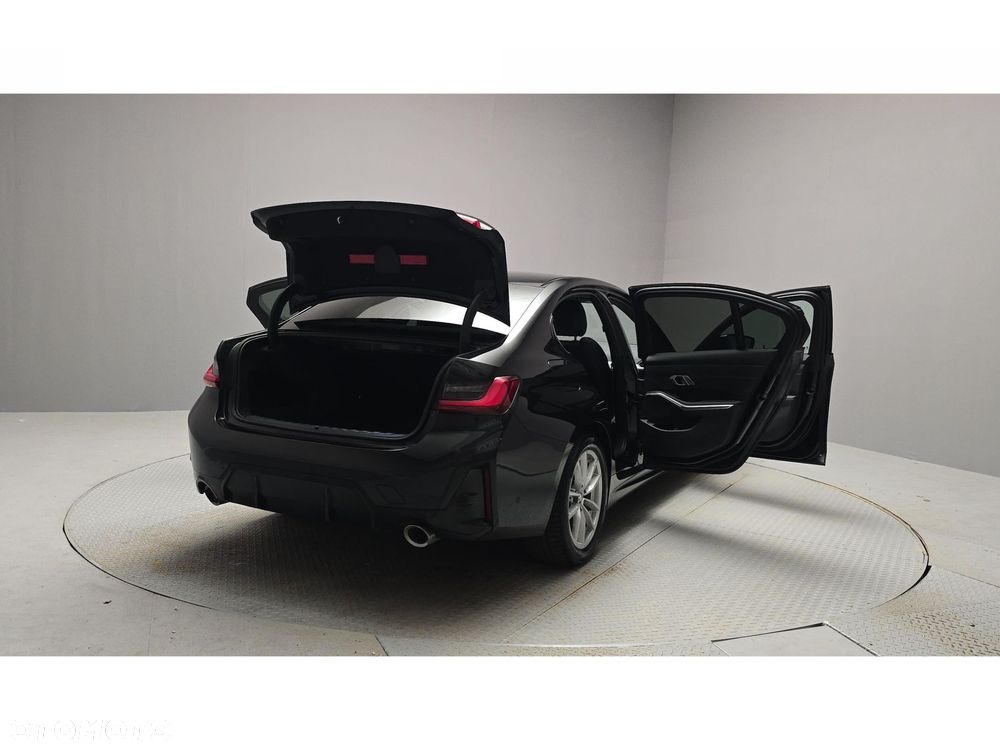 BMW Seria 3 320d xDrive mHEV M Sport - 12