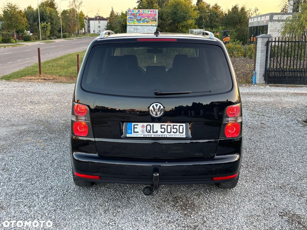 Volkswagen Touran - 22