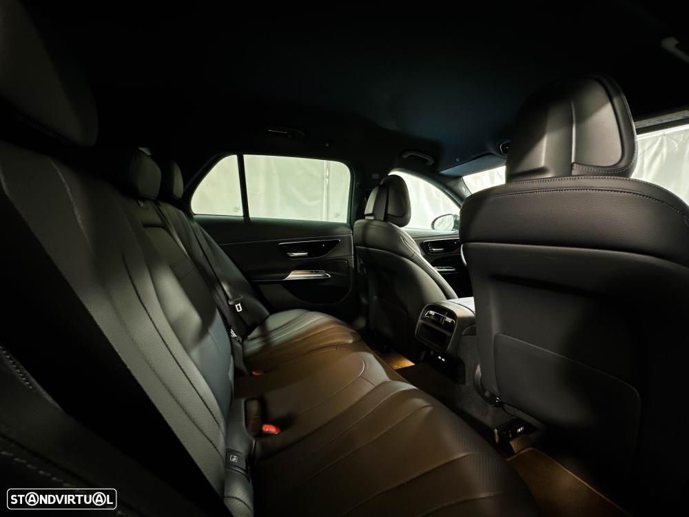 Mercedes-Benz E 300 de 4Matic All-Terrain - 32