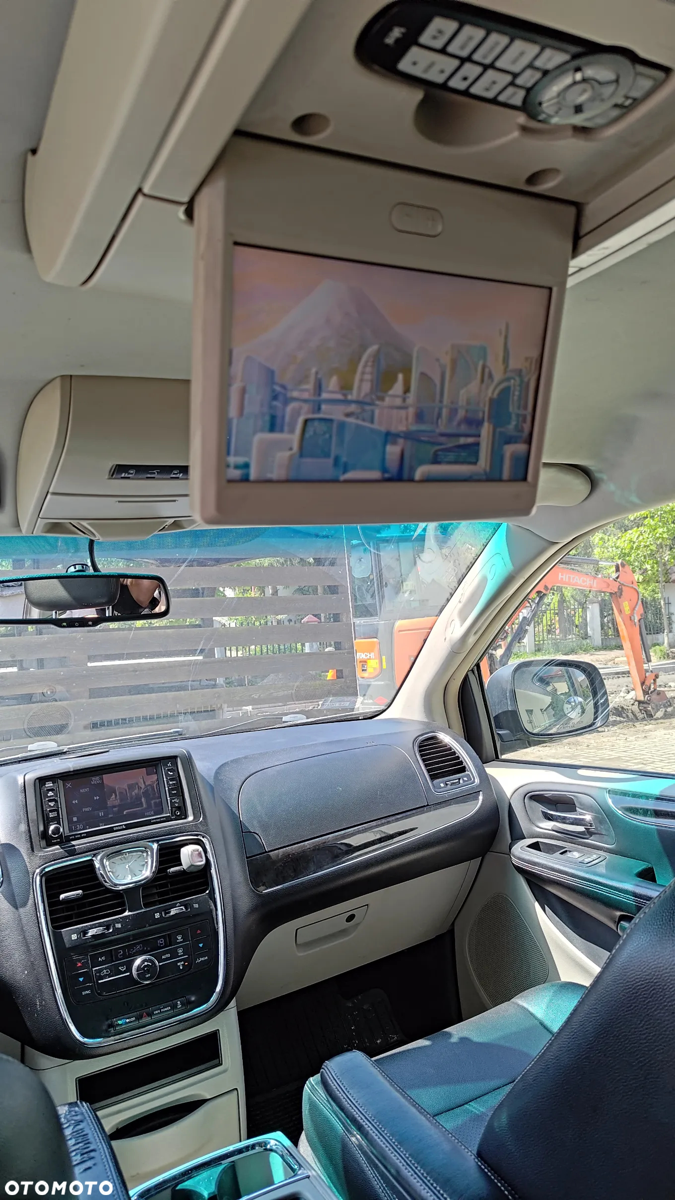 Chrysler Town & Country - 23