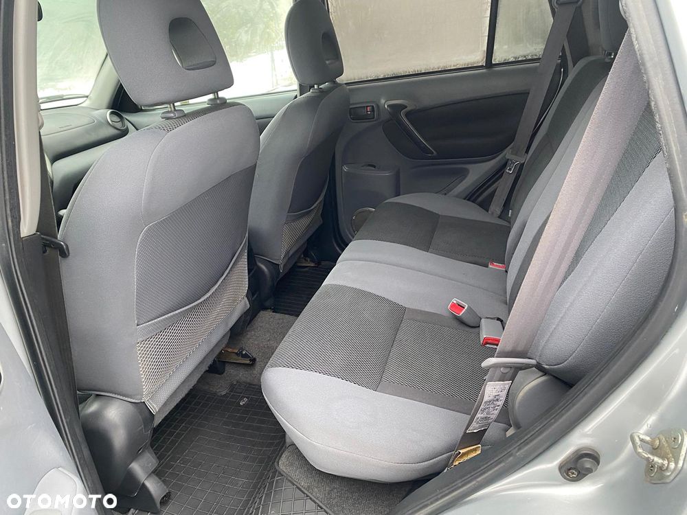 Toyota RAV4 - 11