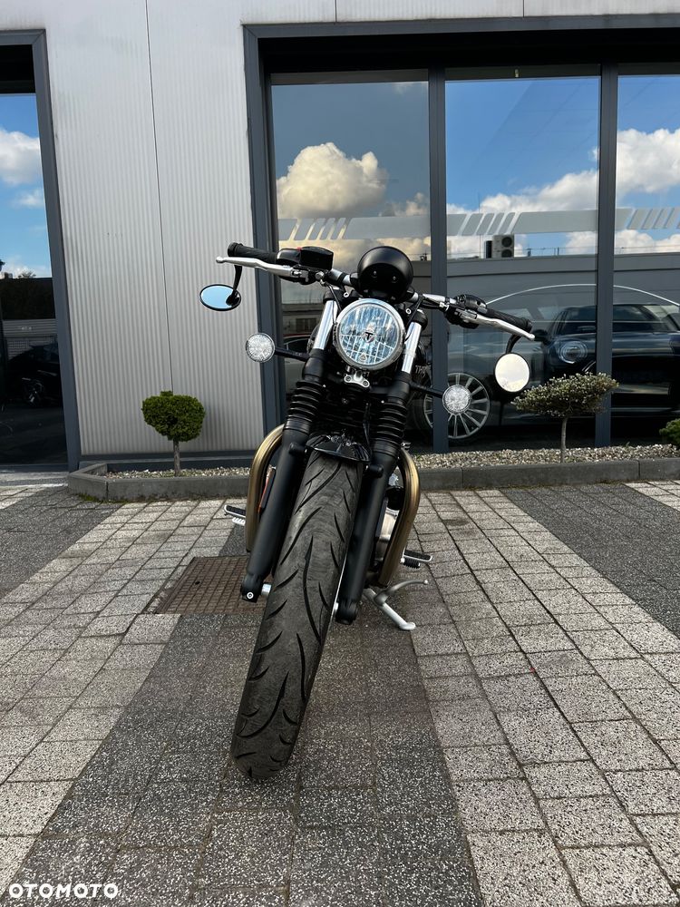 Triumph Bonneville Bobber - 3