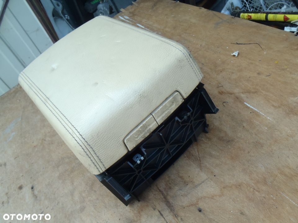 podłokietnik vw touareg dużo części do vw - 1