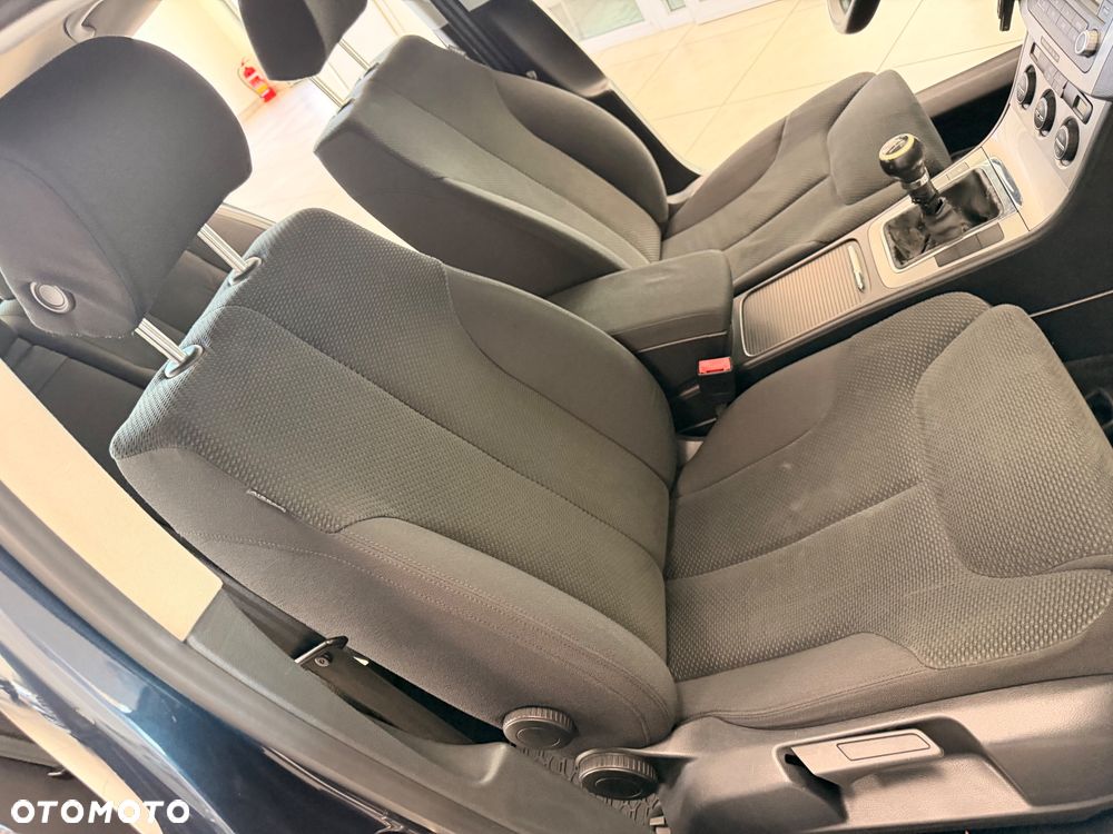 Volkswagen Passat - 23