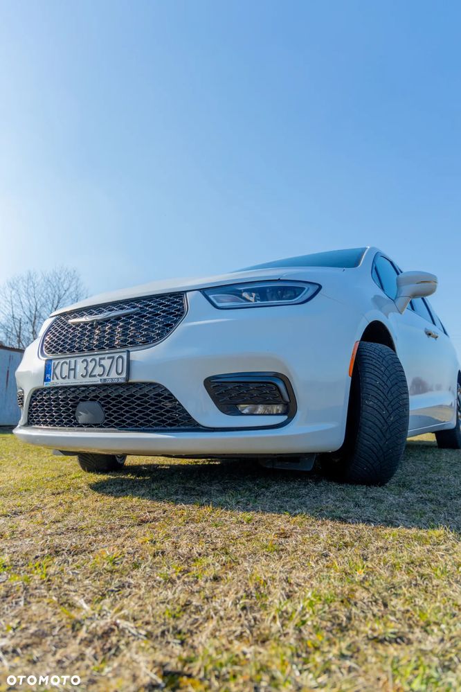 Chrysler Pacifica - 3